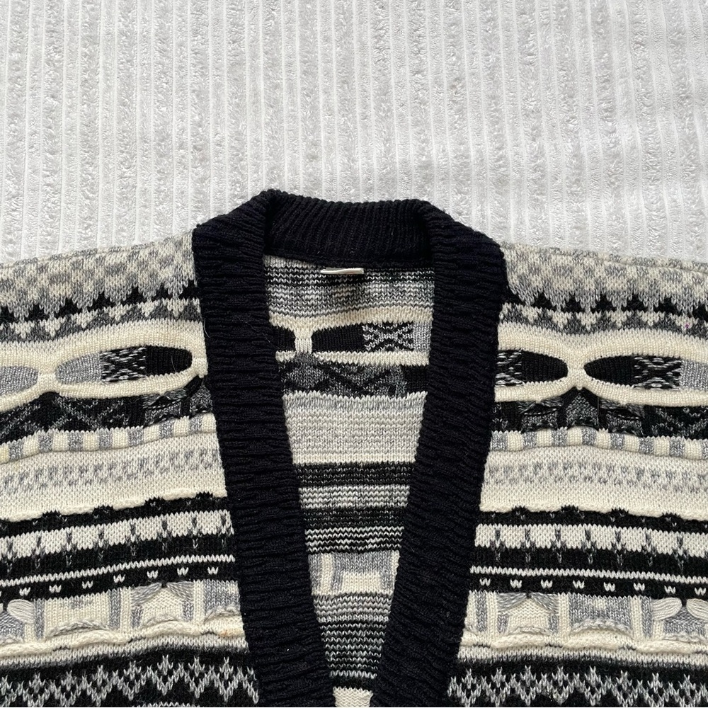 Vintage 3D Textured Knit Sweater Vest - Picture 5 of 8
